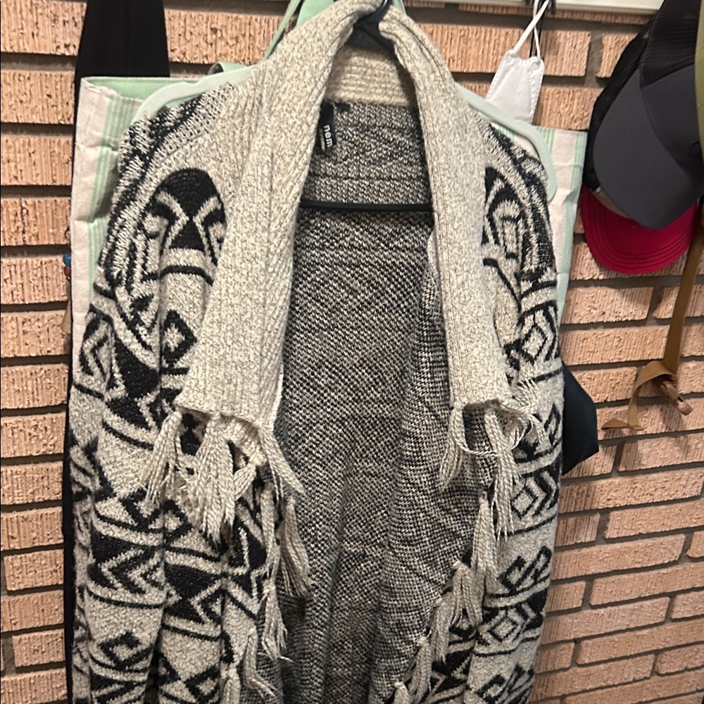 Elegant Black and Cream Patterned Cardigan